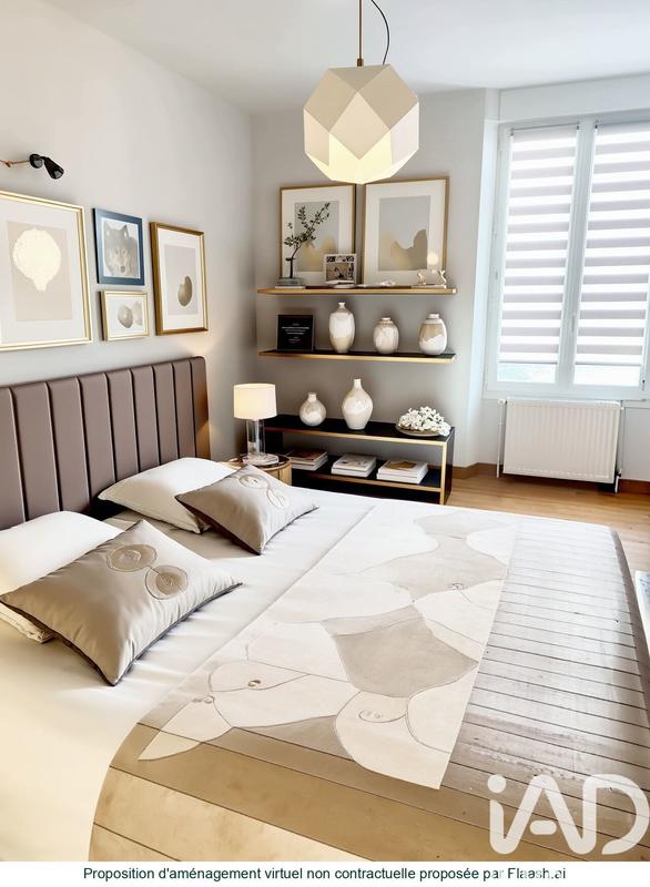 Maison - 240 m² - 8 pièces