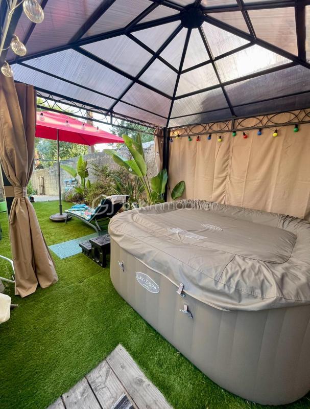 Demeure - 268 m² - 7 pièces