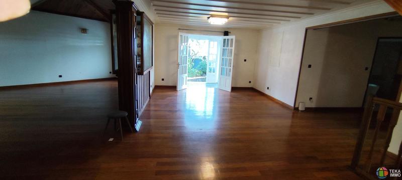 Villa - 241 m² - 5 pièces