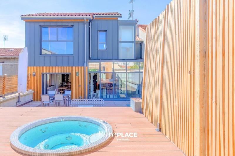 Maison - 250 m² - 7 pièces