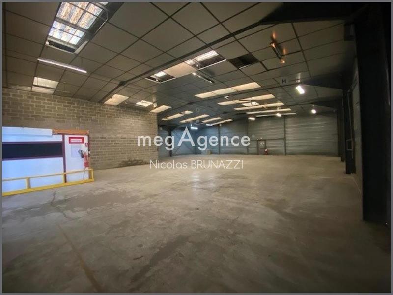 Local commercial - 2 112 m² - 8 pièces
