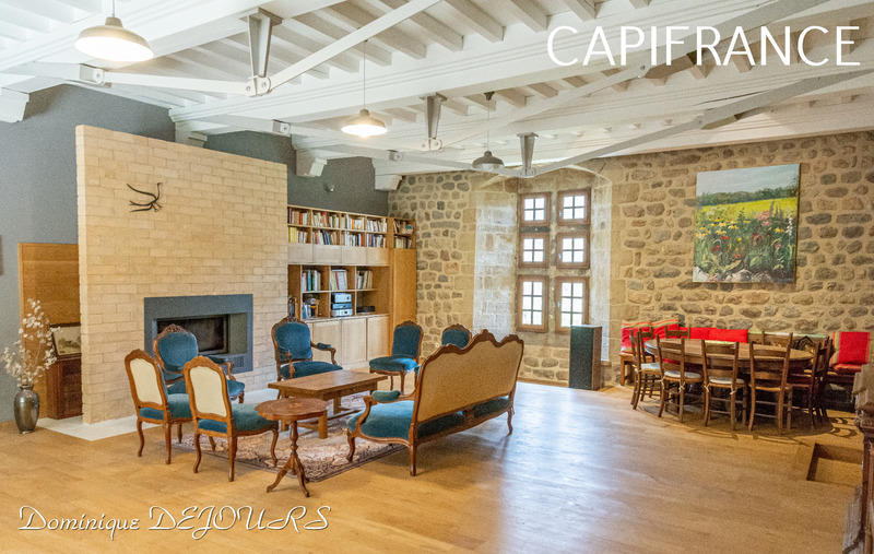 Maison - 285 m² - 10 pièces