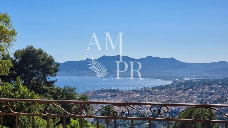 Maison - 273 m² - 7 pièces