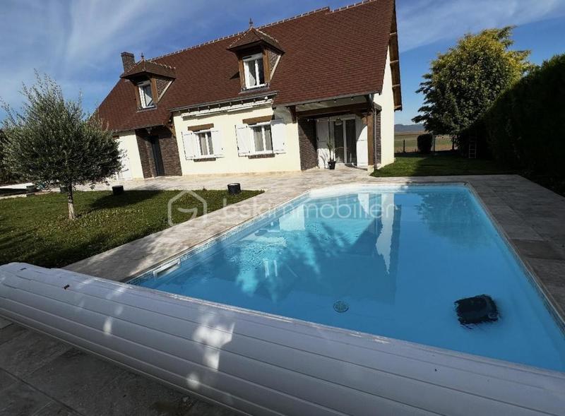 Maison traditionnelle - 148 m² - 6 pièces