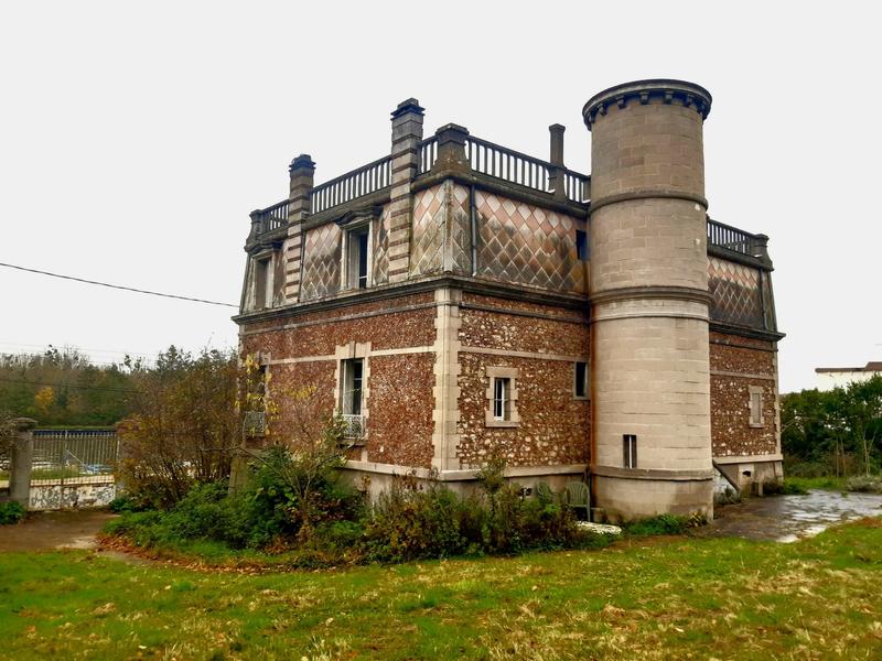 Maison - 246 m² - 9 pièces