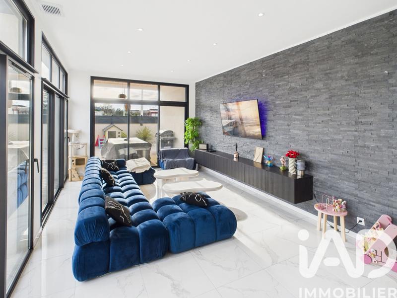 Maison - 210 m² - 6 pièces