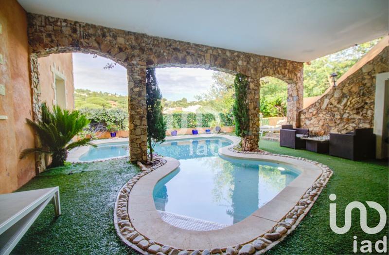 Maison - 238 m² - 10 pièces