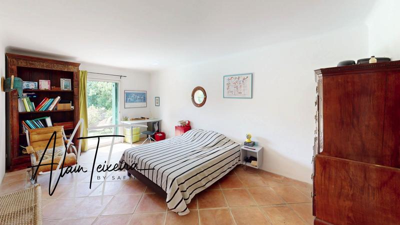 Maison - 220 m² - 8 pièces