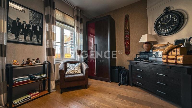 Maison bourgeoise - 250 m² - 9 pièces