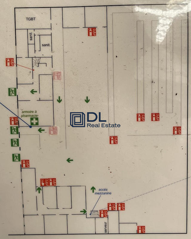 Entrepôt - 1 664 m²