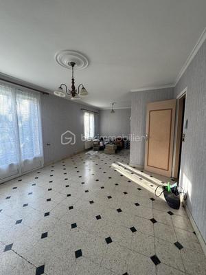 Maison traditionnelle - 75 m² - 4 pièces