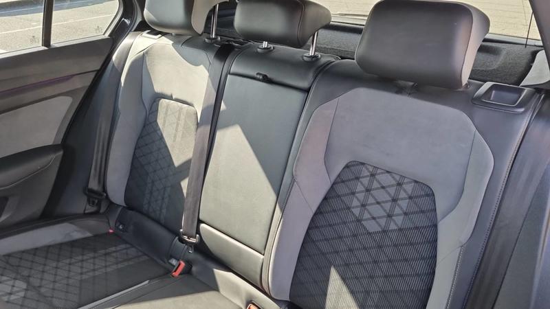 Volkswagen Golf VIII 1.5 e-Tsi 150 Dsg7 R-Line