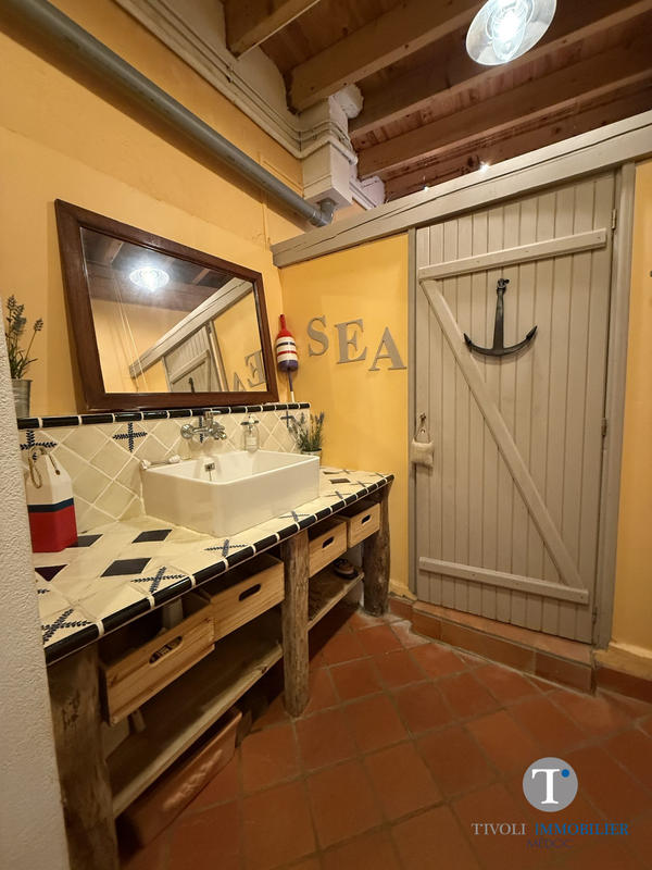 Maison traditionnelle - 234 m² - 8 pièces