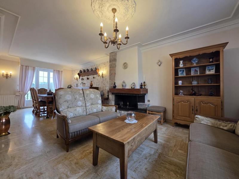 Pavillon - 164 m² - 7 pièces