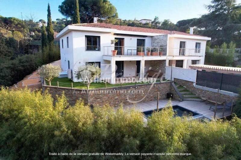 Maison - 140 m² - 5 pièces