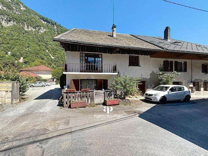 Maison - 220 m² - 9 pièces