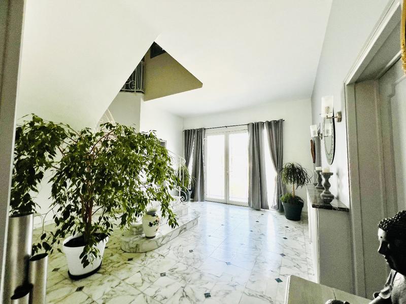 Maison - 210 m² - 8 pièces