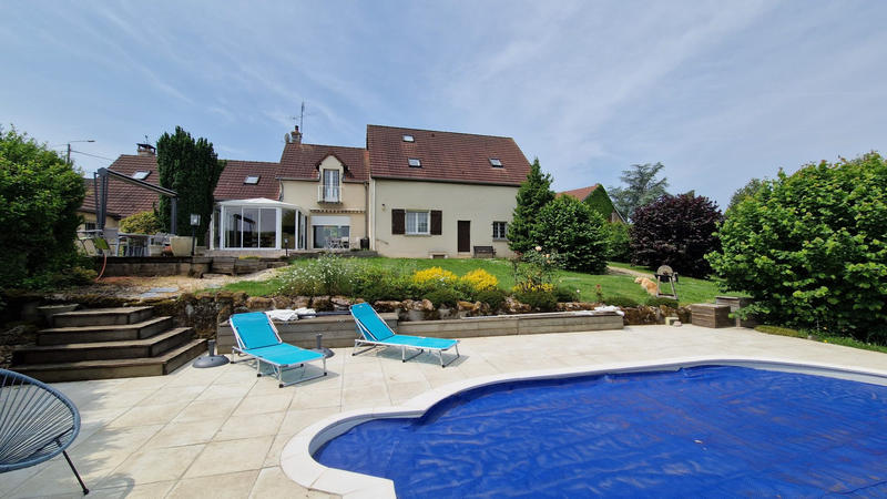 Maison - 250 m² - 8 pièces