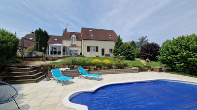 Maison - 250 m² - 8 pièces