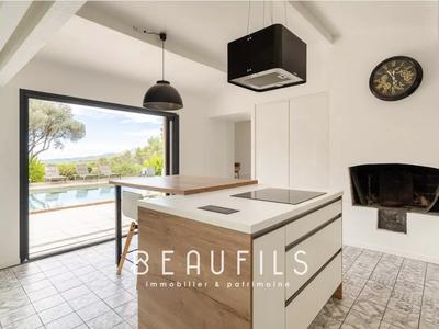 Villa - 210 m² - 8 pièces