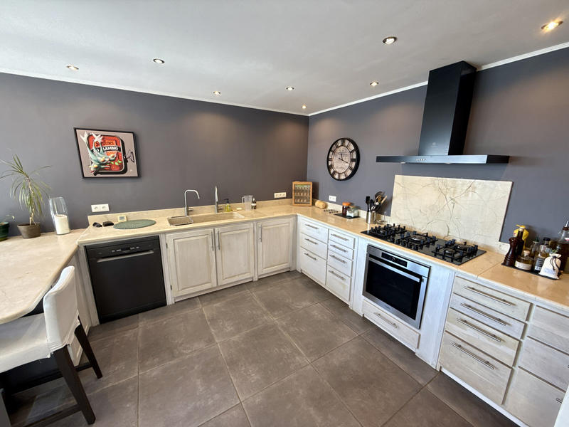 Maison - 300 m² - 7 pièces