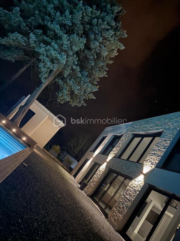 Maison - 293 m² - 8 pièces