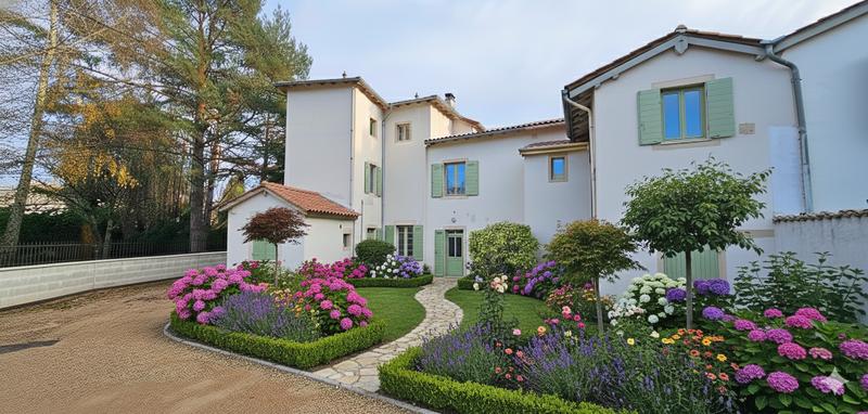 Maison - 270 m² - 7 pièces