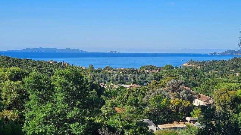 Terrain constructible - 1 300 m²