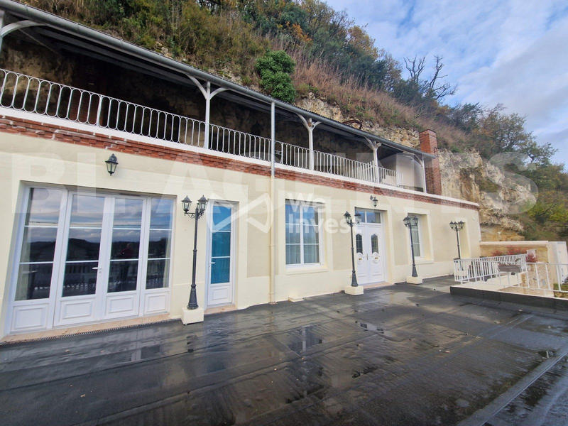 Maison - 220 m² - 8 pièces