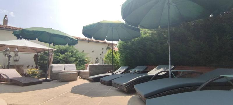 Maison - 484 m² - 12 pièces