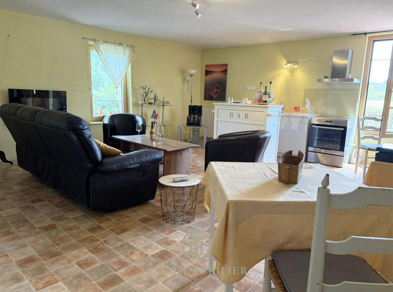 Maison - 285 m² - 8 pièces