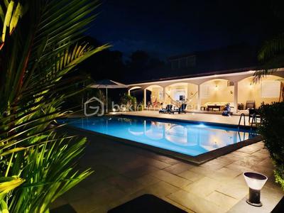 Villa - 200 m² - 4 pièces