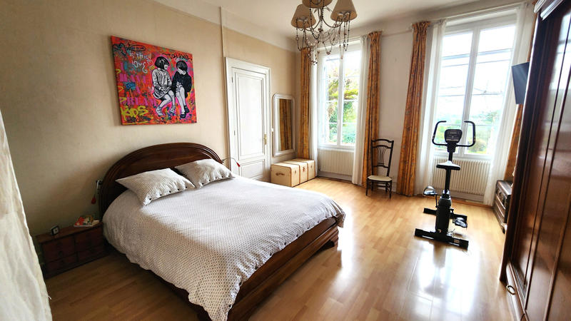 Maison - 251 m² - 8 pièces