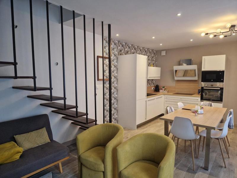 Immeuble - 140 m² - 9 pièces