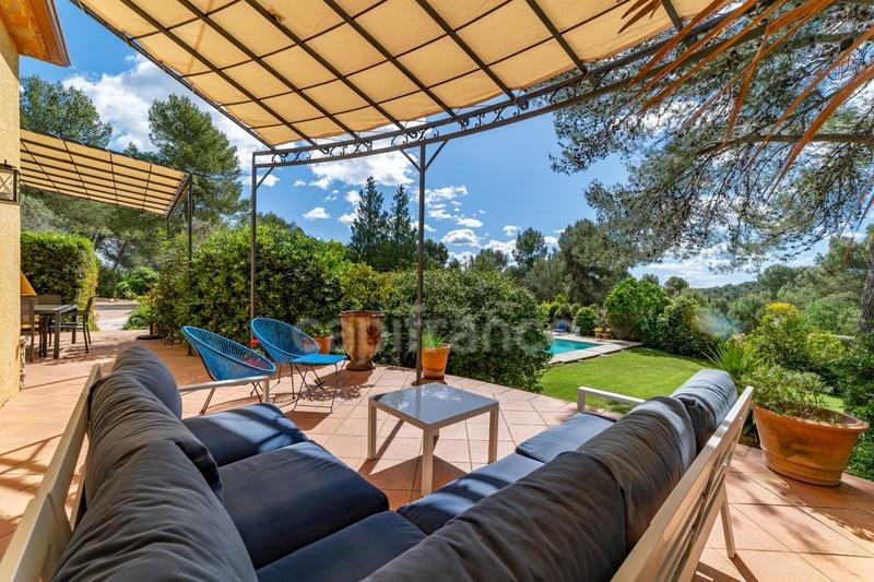 Maison - 300 m² - 9 pièces