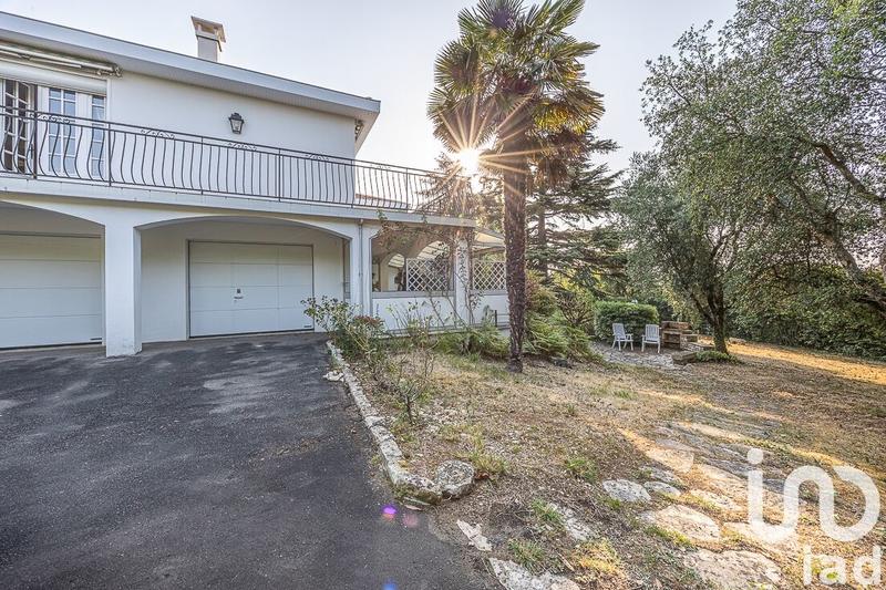 Maison - 242 m² - 7 pièces