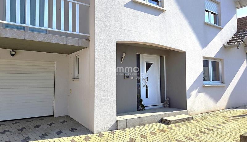 Maison - 225 m² - 8 pièces