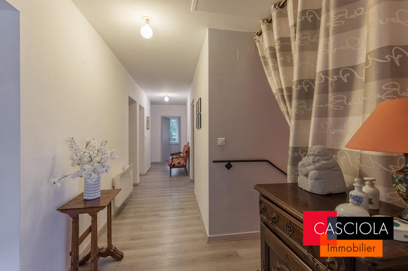 Maison - 318 m² - 8 pièces