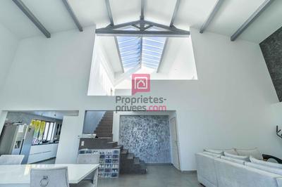 Maison - 240 m² - 9 pièces