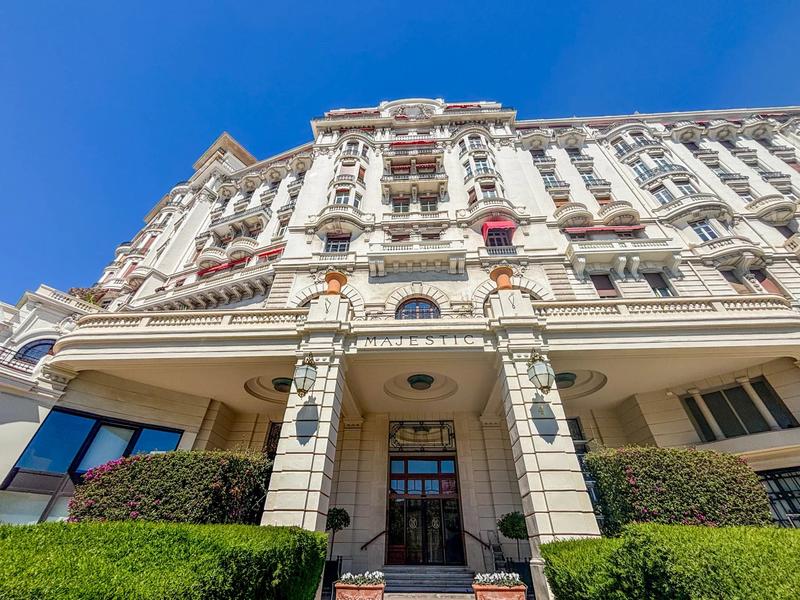 Appartement - 242 m² - 5 pièces