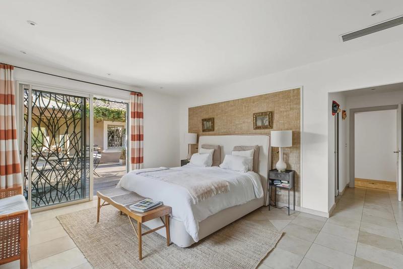 Villa - 277 m² - 9 pièces