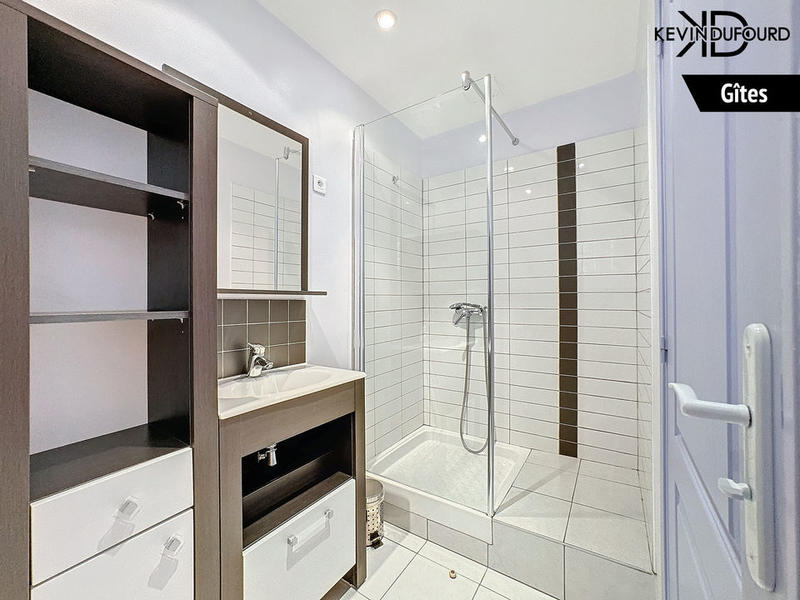 Maison - 1 000 m² - 40 pièces