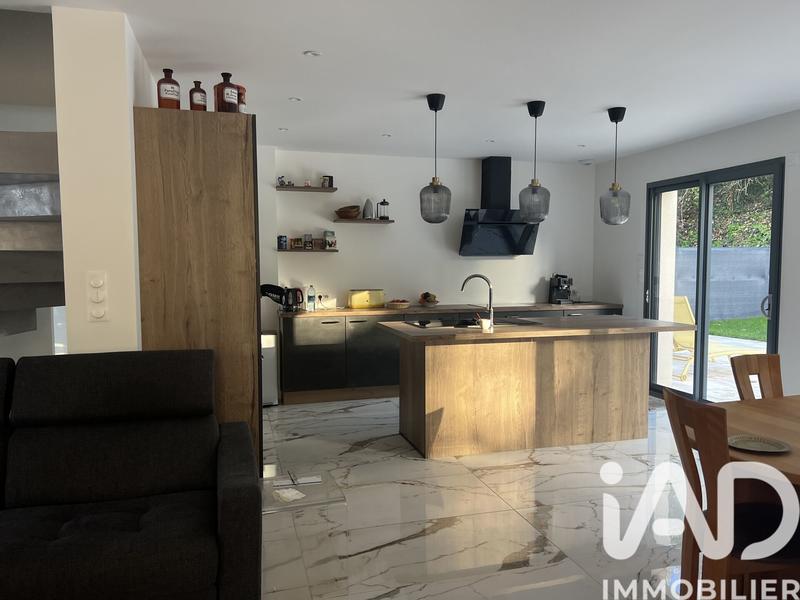 Maison - 183 m² - 6 pièces