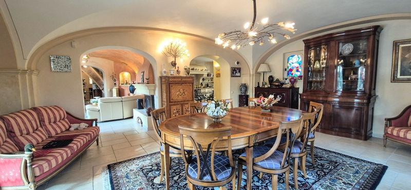 Maison - 208 m² - 7 pièces