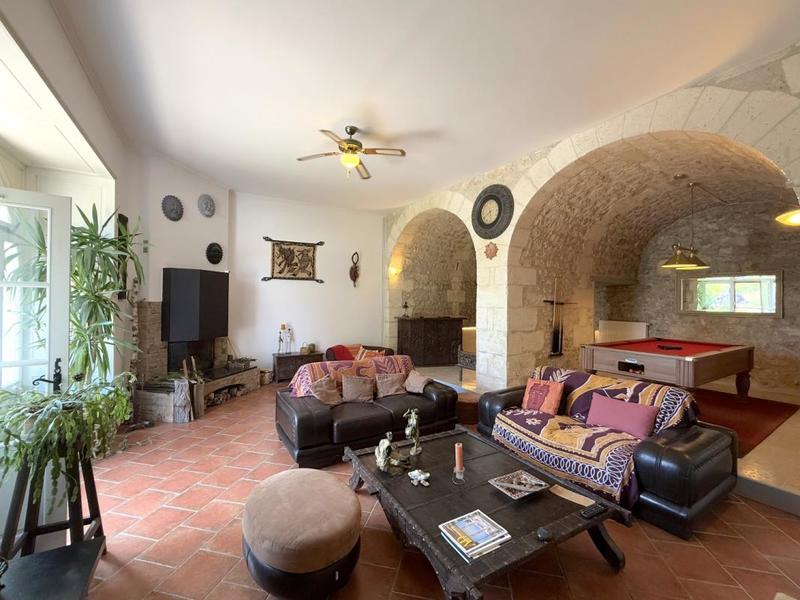 Maison - 300 m² - 7 pièces