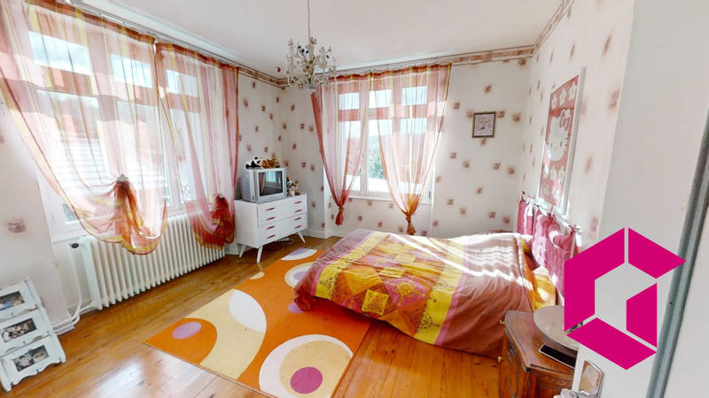 Maison - 700 m² - 12 pièces