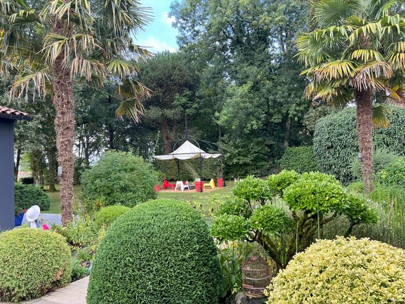 Maison - 270 m² - 12 pièces