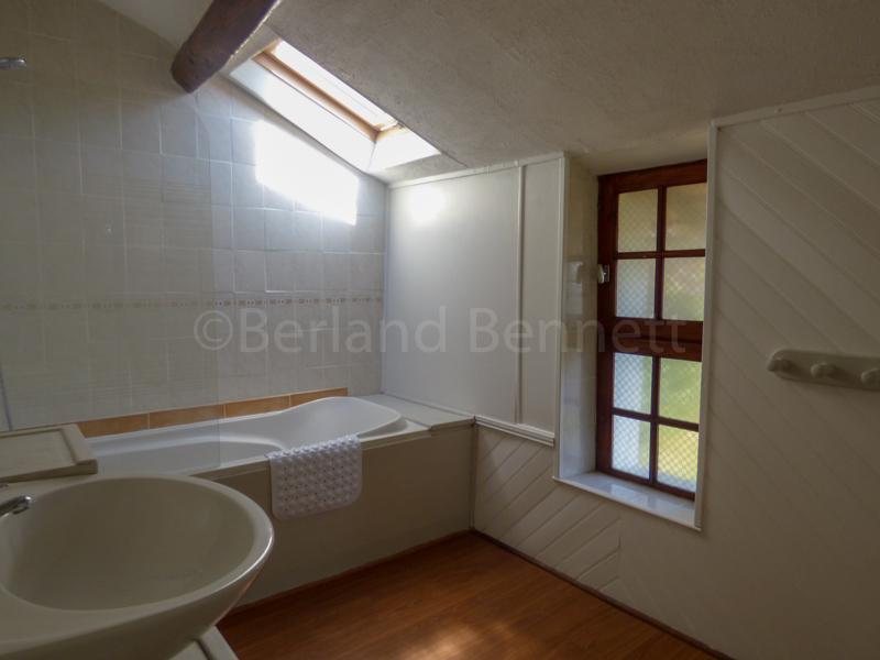 Maison - 300 m² - 16 pièces