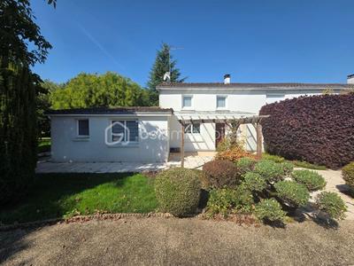 Maison de village - 200 m² - 9 pièces