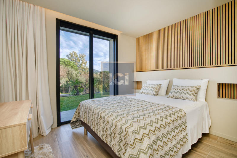 Villa - 268 m² - 6 pièces